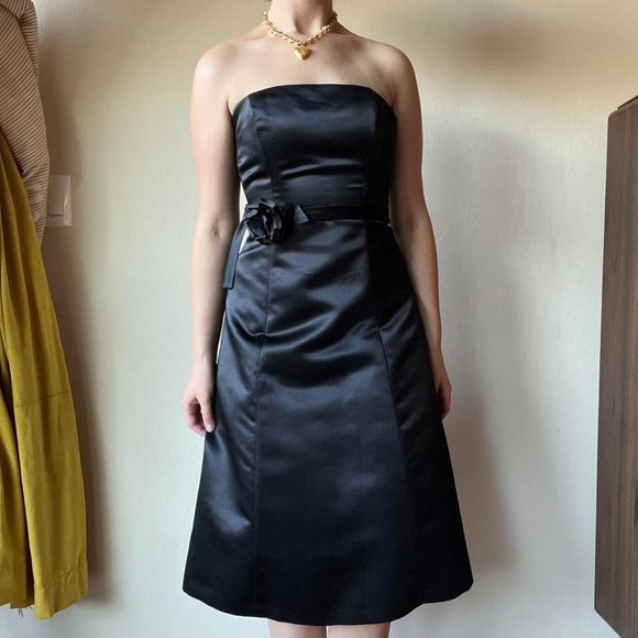 BCBG Maxazria Strapless Black Midi prom Dress with Rose Belt Formal Size 0 - Picture 4 of 5